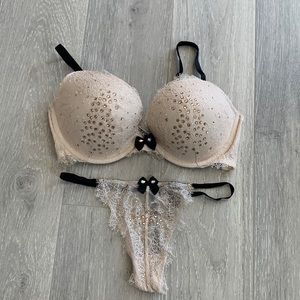 Victoria’s Secret’s Lingerie Set- 32DD/Medium